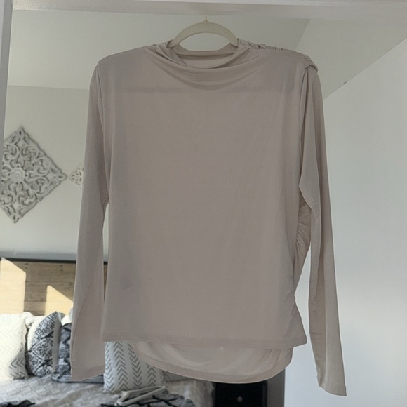 Top - Picture 2 of 2